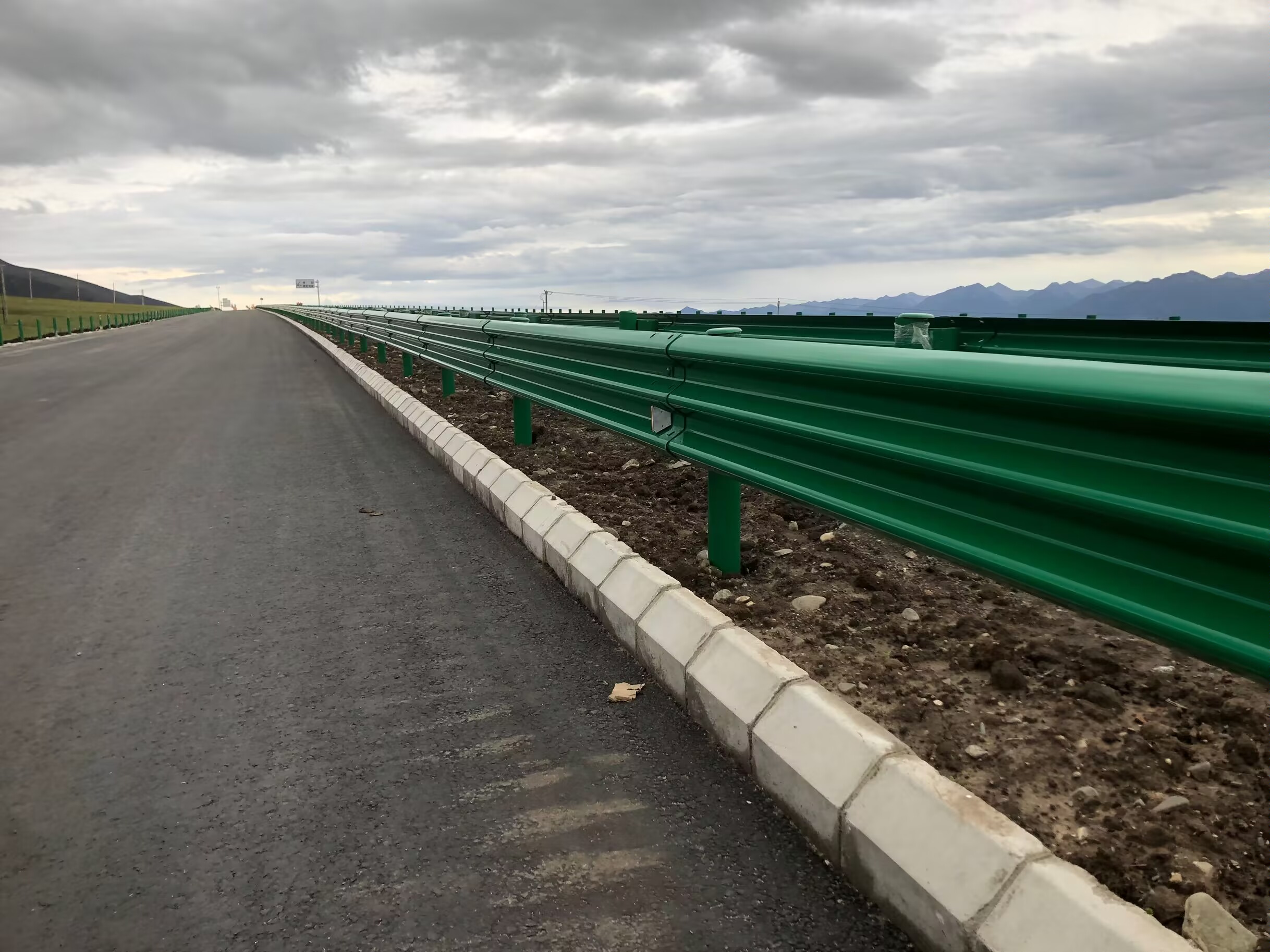 宝兴县乡村公路波形护栏乡村公路波形护栏 - 推荐